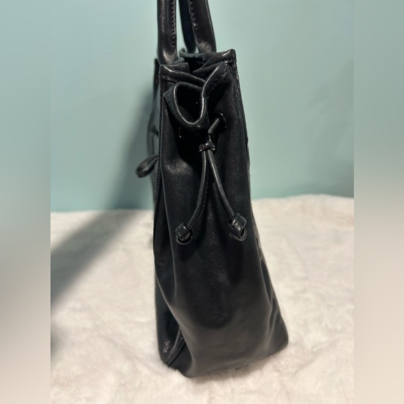 Authentic Longchamp Large Tote in black leather. Prev-owned - Picture 7 of 8